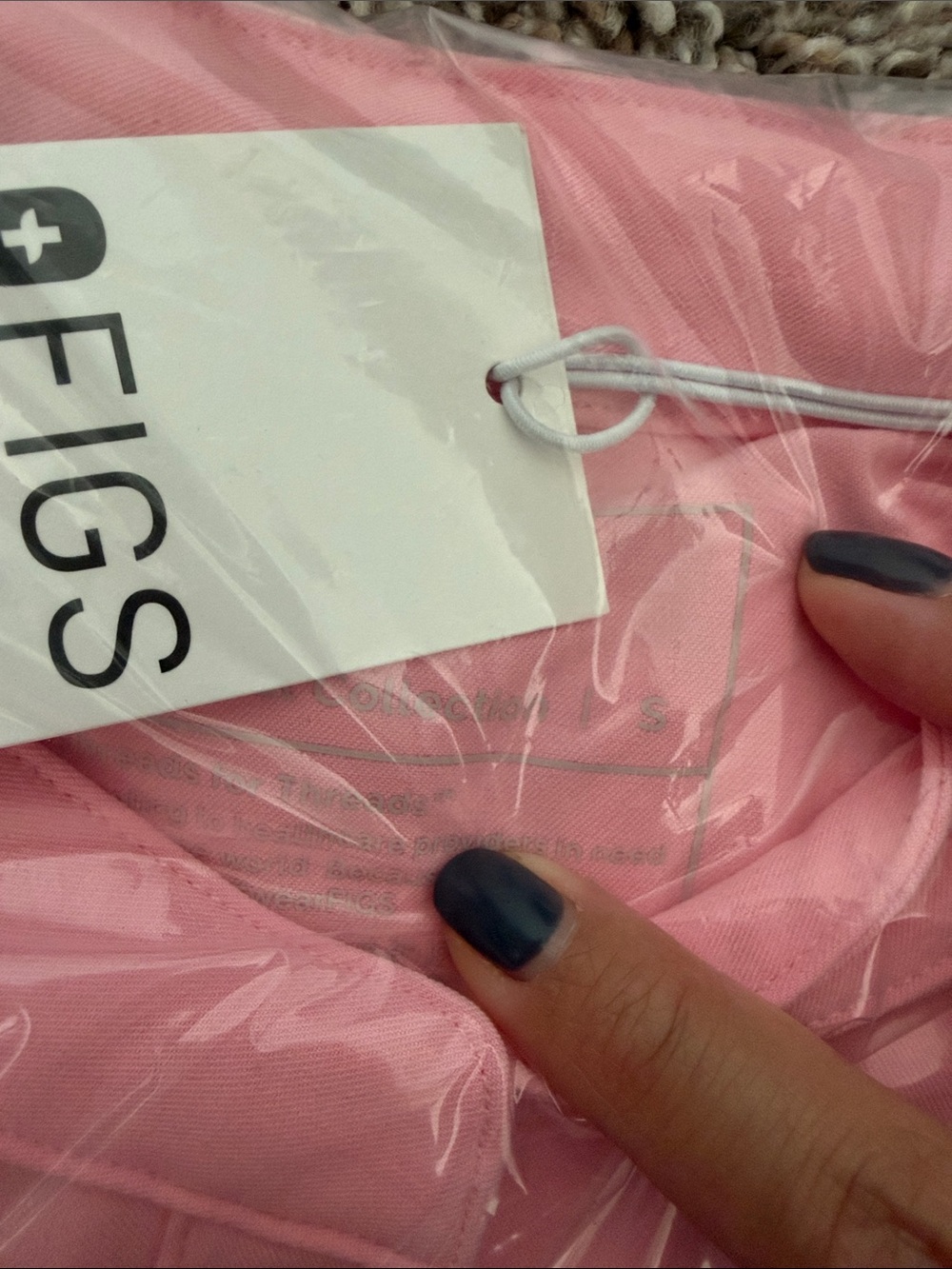 FIGS Rafaela Oversized Scrub Top (Fight Club Pink) - Picture 3 of 7